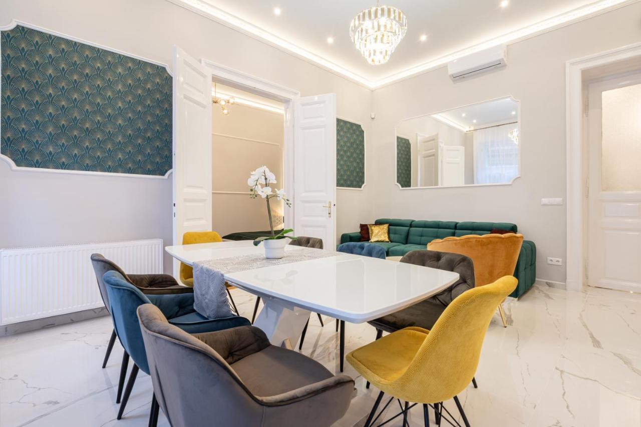 Premium Art Deco Apartment At Broadway // 4Bdr & 3Br Boedapest Buitenkant foto