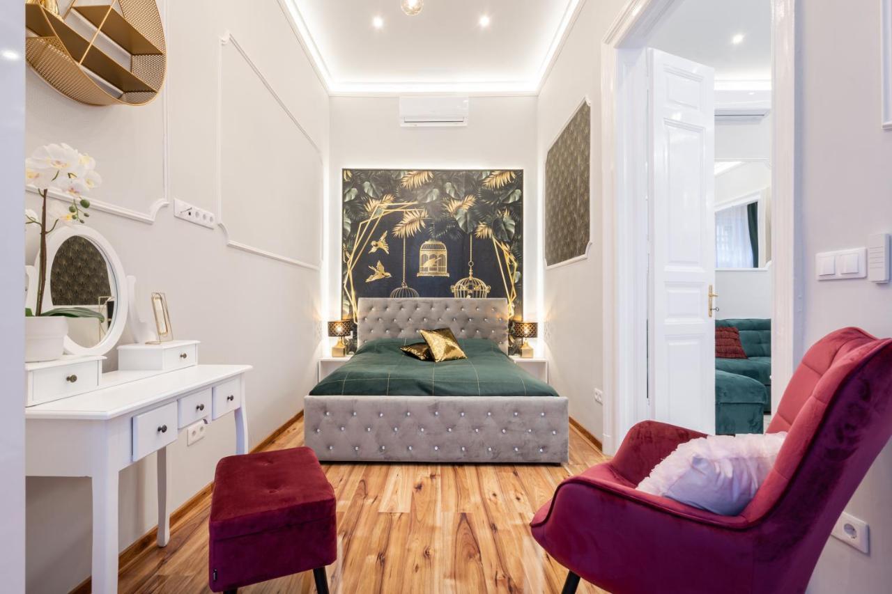 Premium Art Deco Apartment At Broadway // 4Bdr & 3Br Boedapest Buitenkant foto