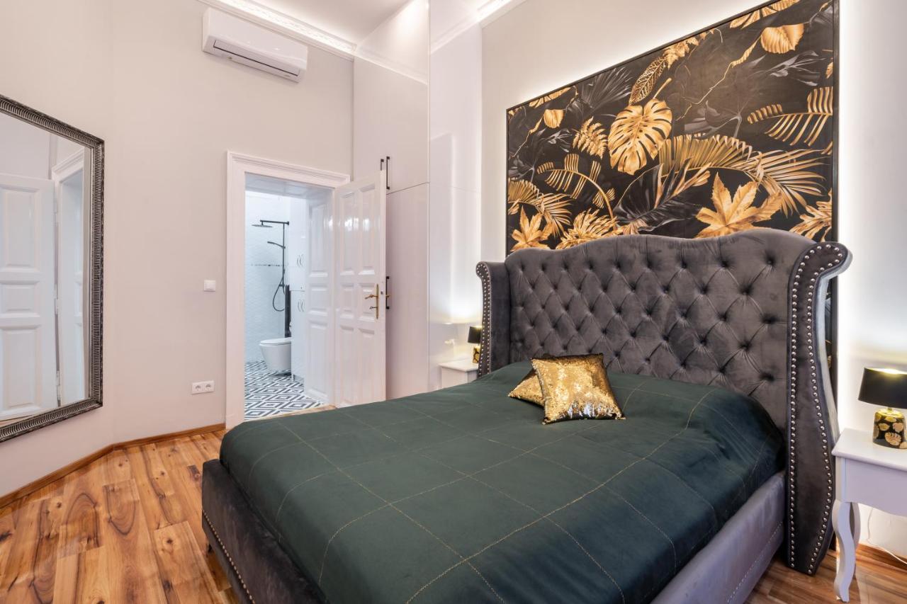 Premium Art Deco Apartment At Broadway // 4Bdr & 3Br Boedapest Buitenkant foto