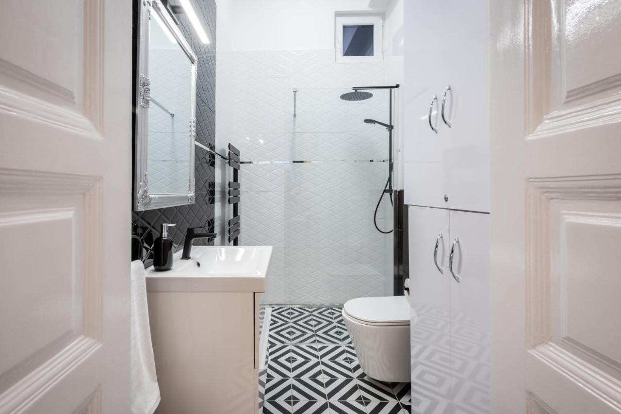 Premium Art Deco Apartment At Broadway // 4Bdr & 3Br Boedapest Buitenkant foto