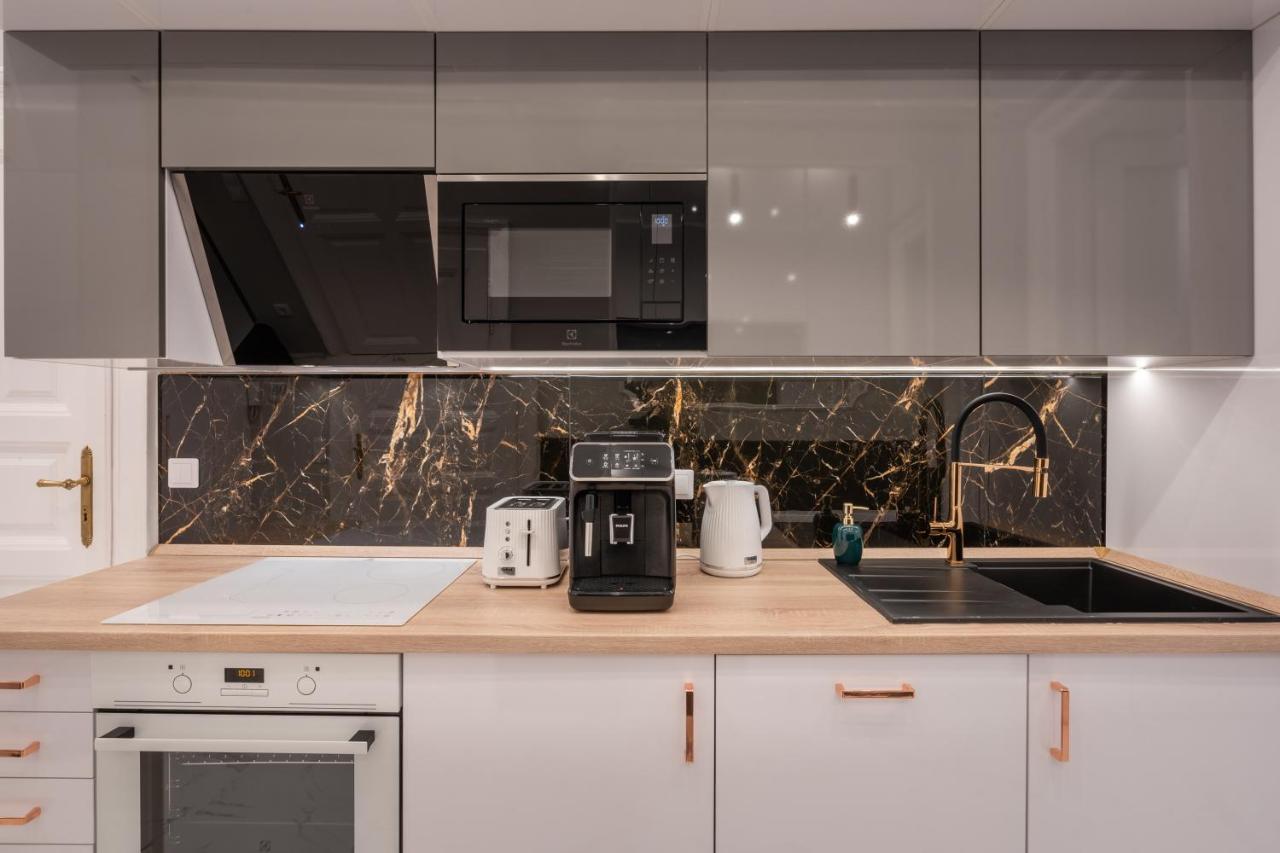 Premium Art Deco Apartment At Broadway // 4Bdr & 3Br Boedapest Buitenkant foto