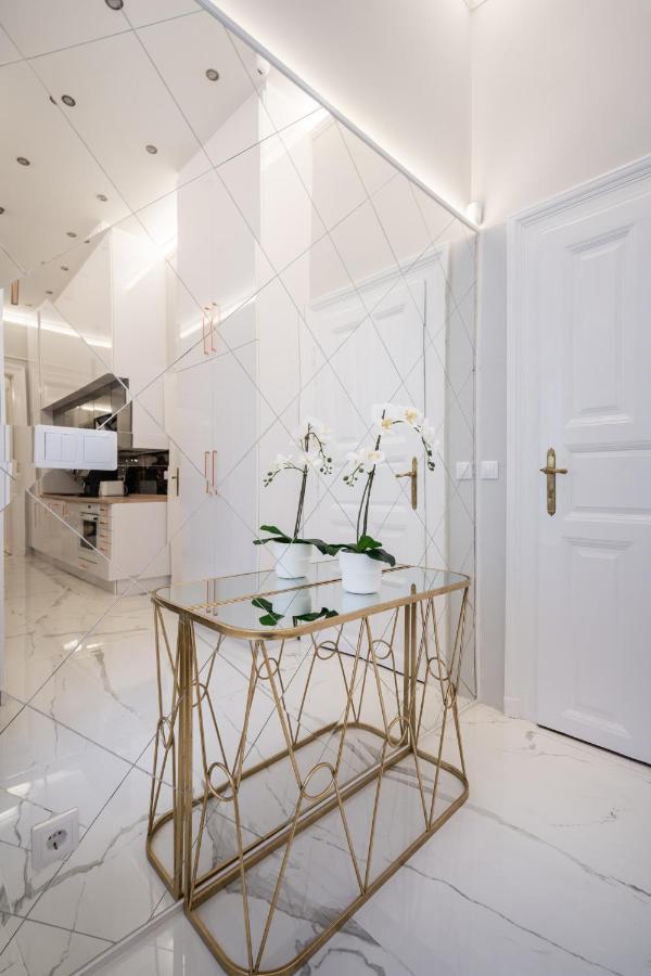 Premium Art Deco Apartment At Broadway // 4Bdr & 3Br Boedapest Buitenkant foto