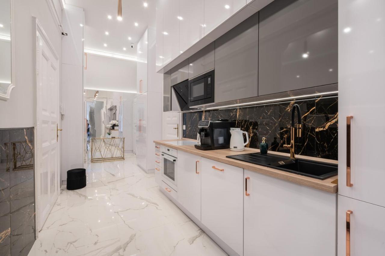 Premium Art Deco Apartment At Broadway // 4Bdr & 3Br Boedapest Buitenkant foto